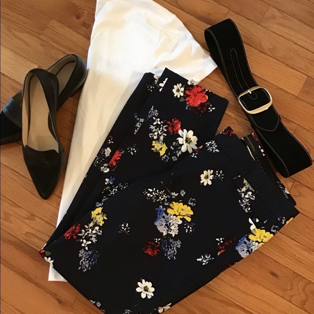 NEVER WORN BANANA REPUBLIC SLOAN NAVY FLORAL PANT - GREAT STRETCH & RECOVERY 6 - Picture 11 of 13